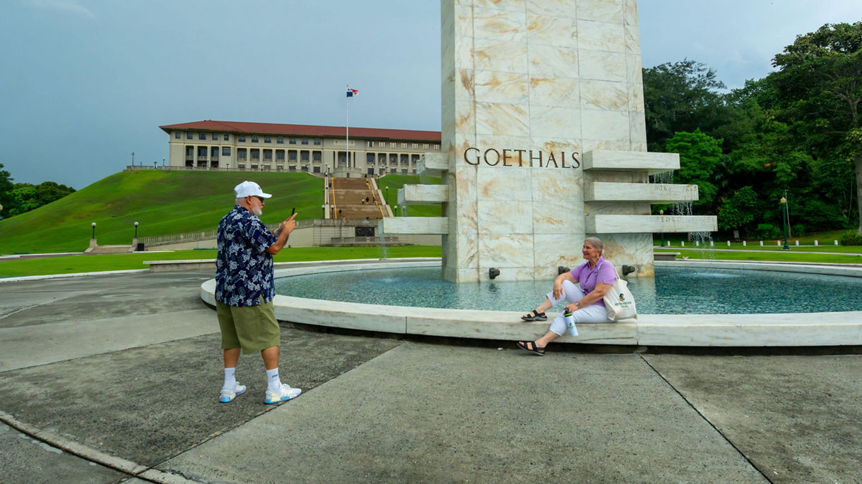 Panama Canal Railway & Gatun Locks