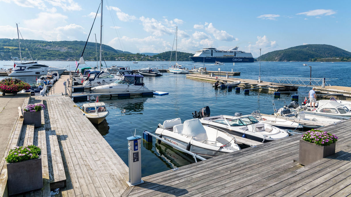 Discover the Charm of Drøbak: A Coastal Gem on the Oslofjord