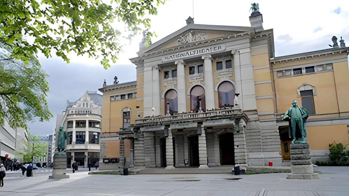 City Walk & City Hall