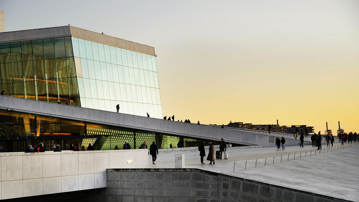 Oslo Walk with Mini Bottle Gallery