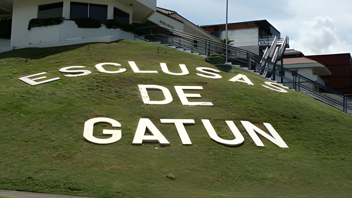 Gatun Lake Cruise & Locks