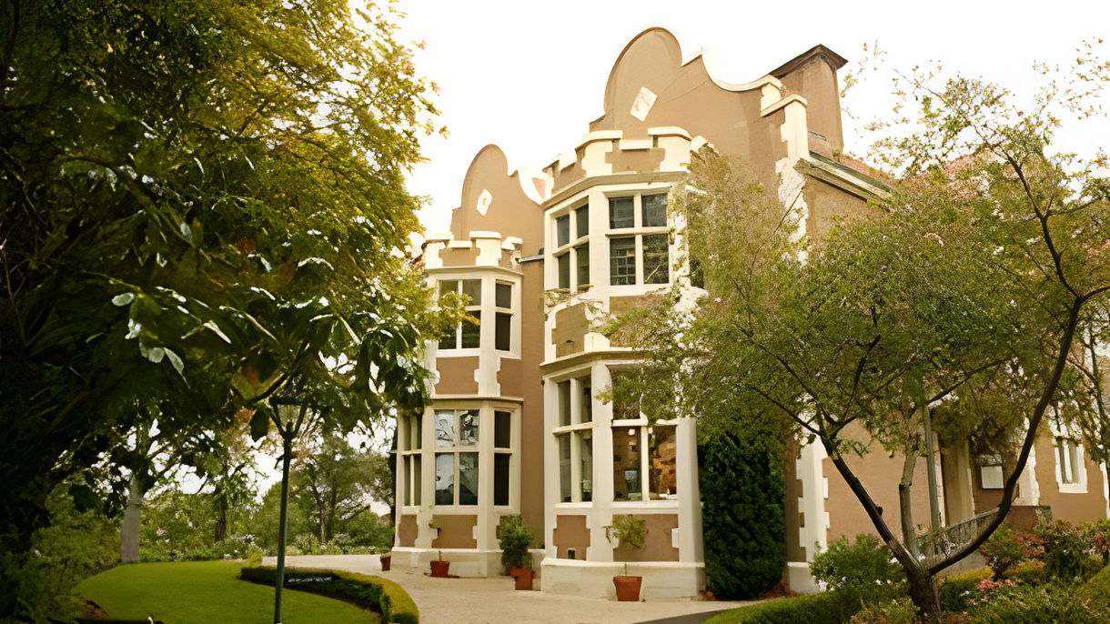 Olveston House & Larnach Castle