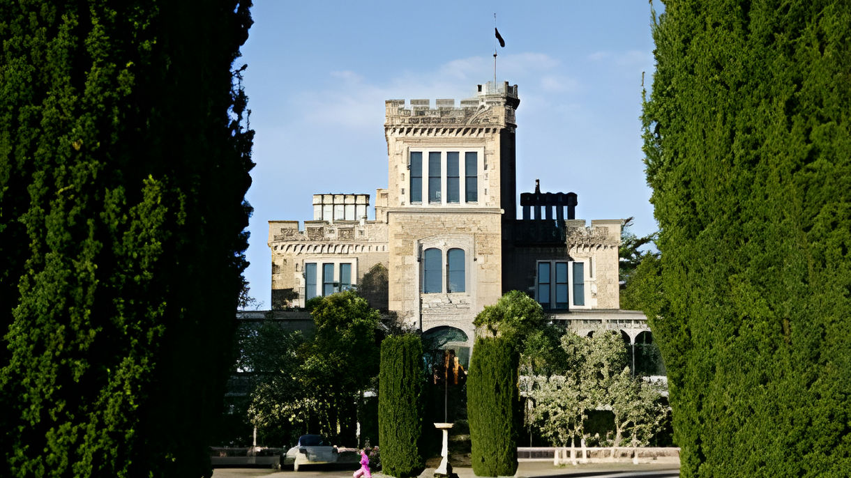 Olveston House & Larnach Castle