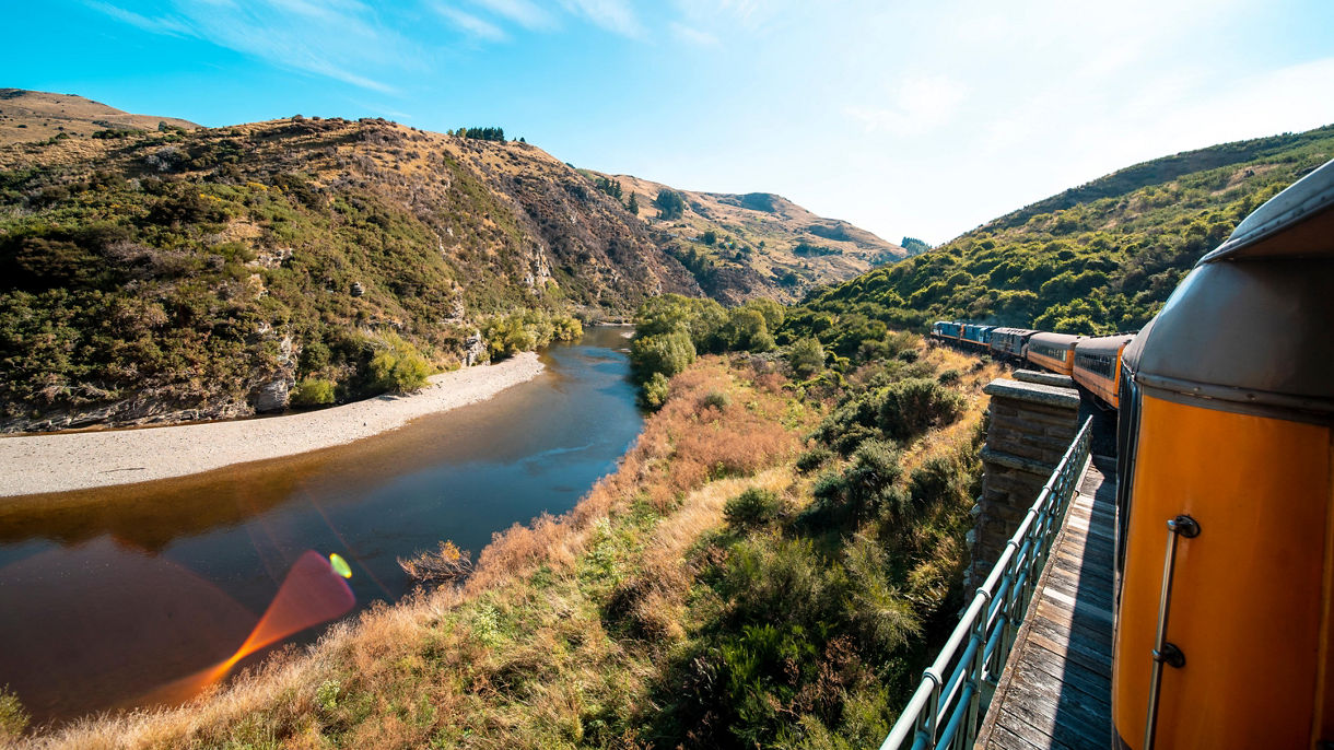 Best Of Dunedin: The Taieri Gorge Train Tour with Transfer