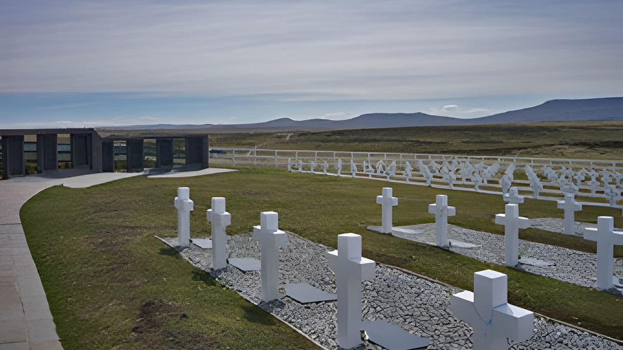 Cementerio Argentino en Darwin (Guiada en Español)