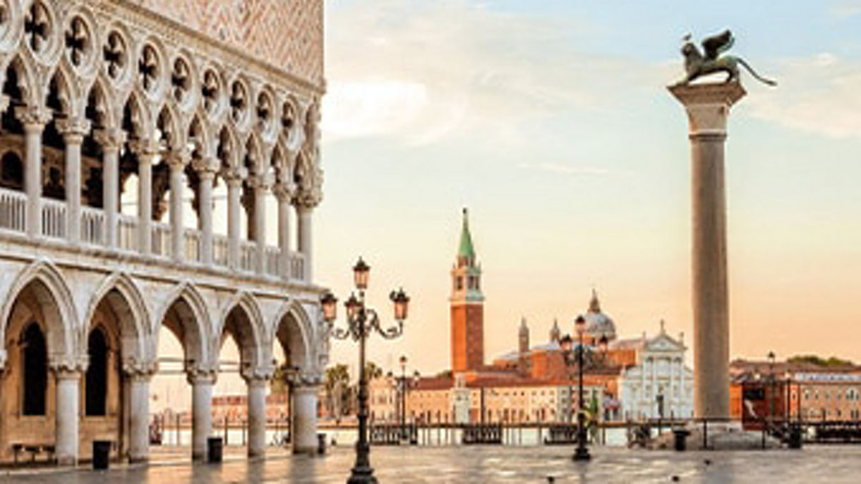 Debark: Venice on your Own with Airport Transfer