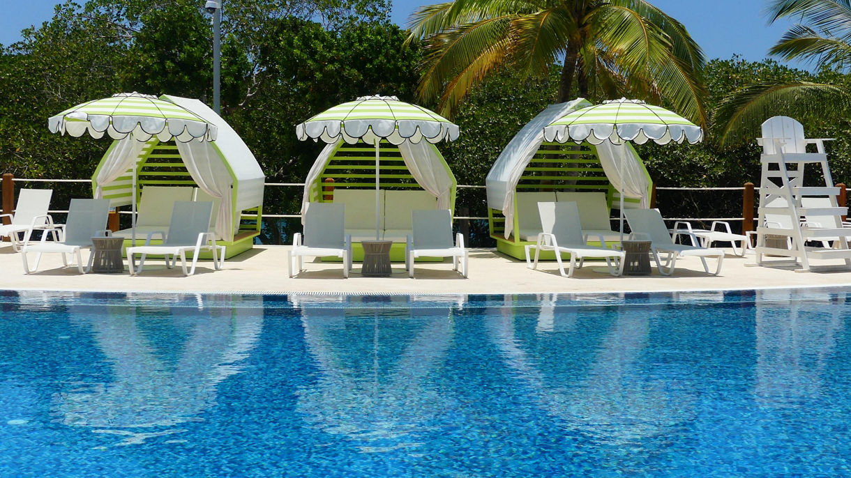 Poolside Daybed & Aerial Chairlift