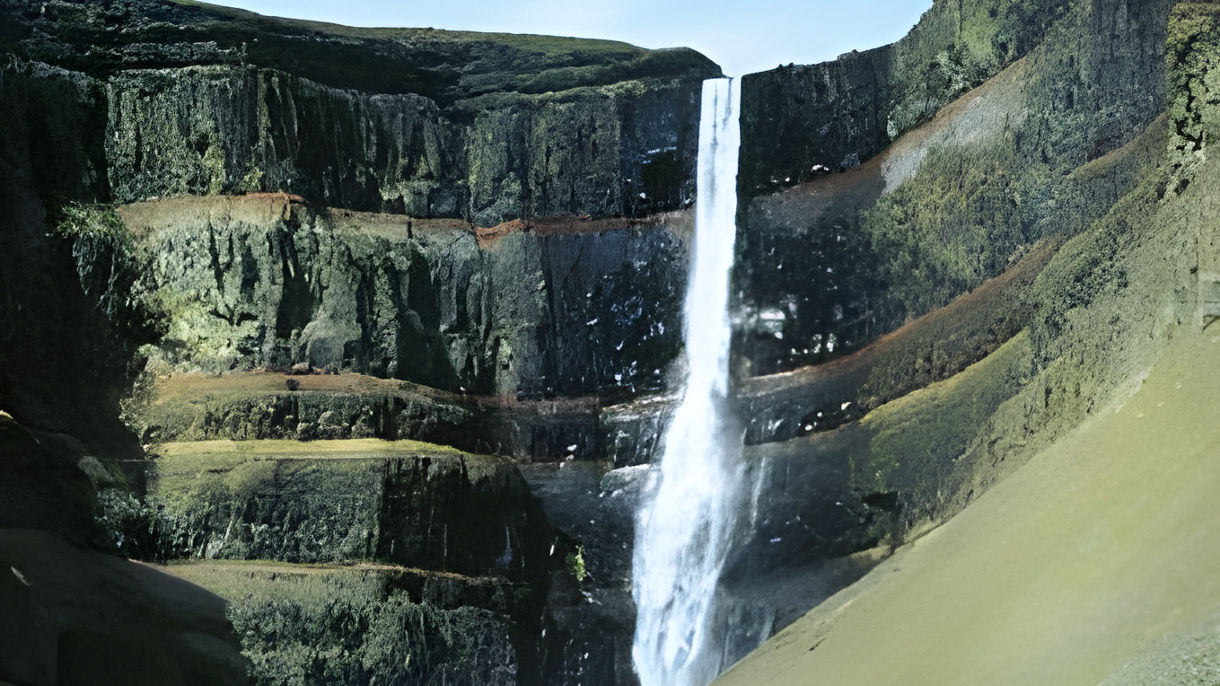 Hike to Hengifoss