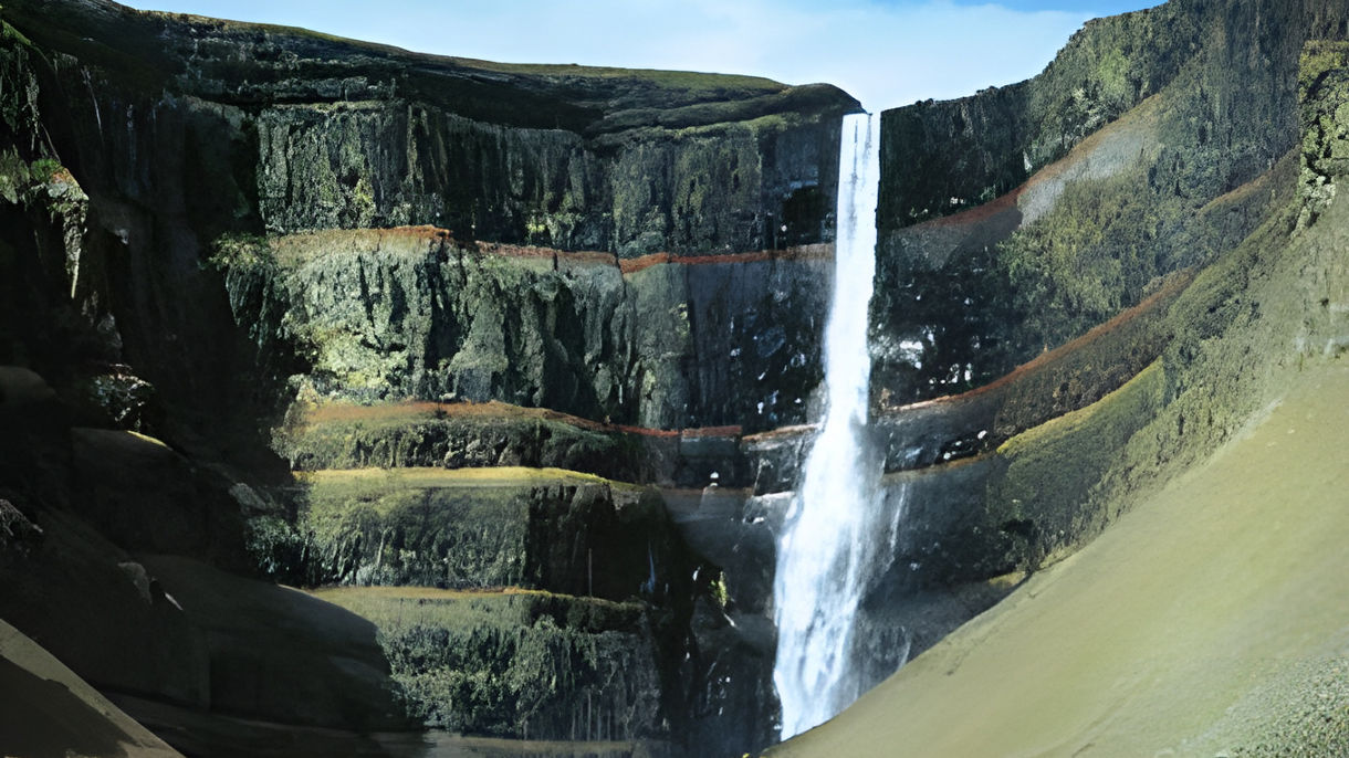 Hike to Hengifoss