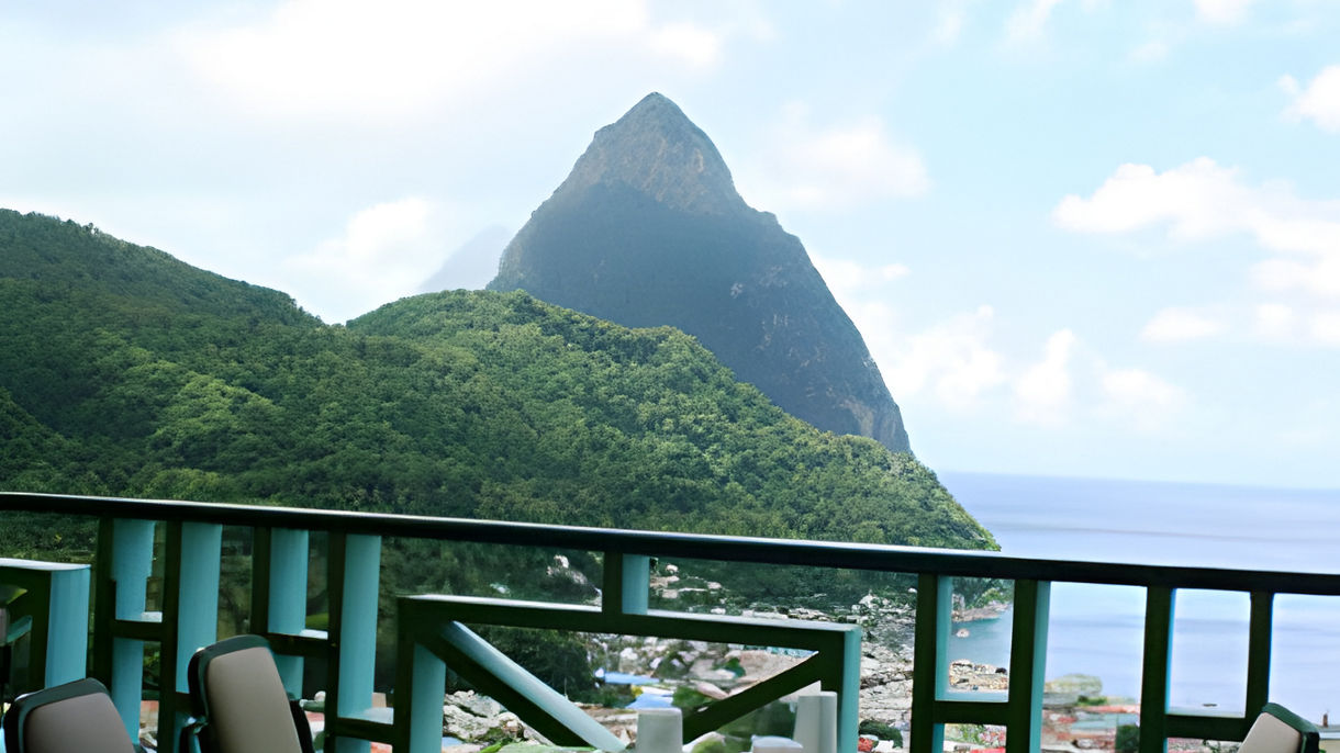 Sulphur Springs, the Pitons, Marigot Bay & Lunch