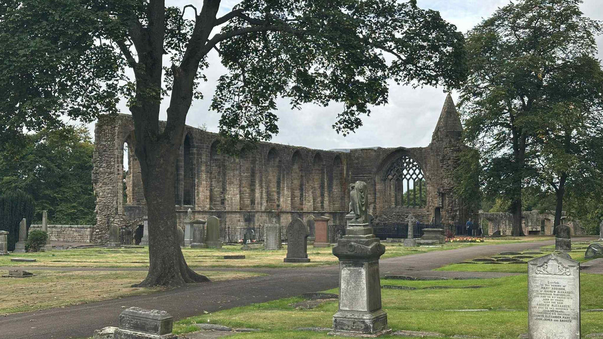 Dunfermline: Kings, Queens and Bridges of Scotland