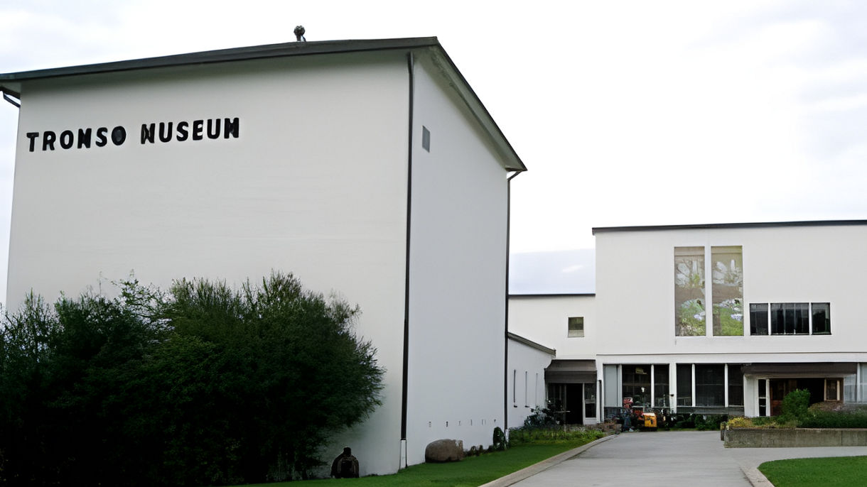 Polaria Arctic Center, Arctic Cathedral & Museum