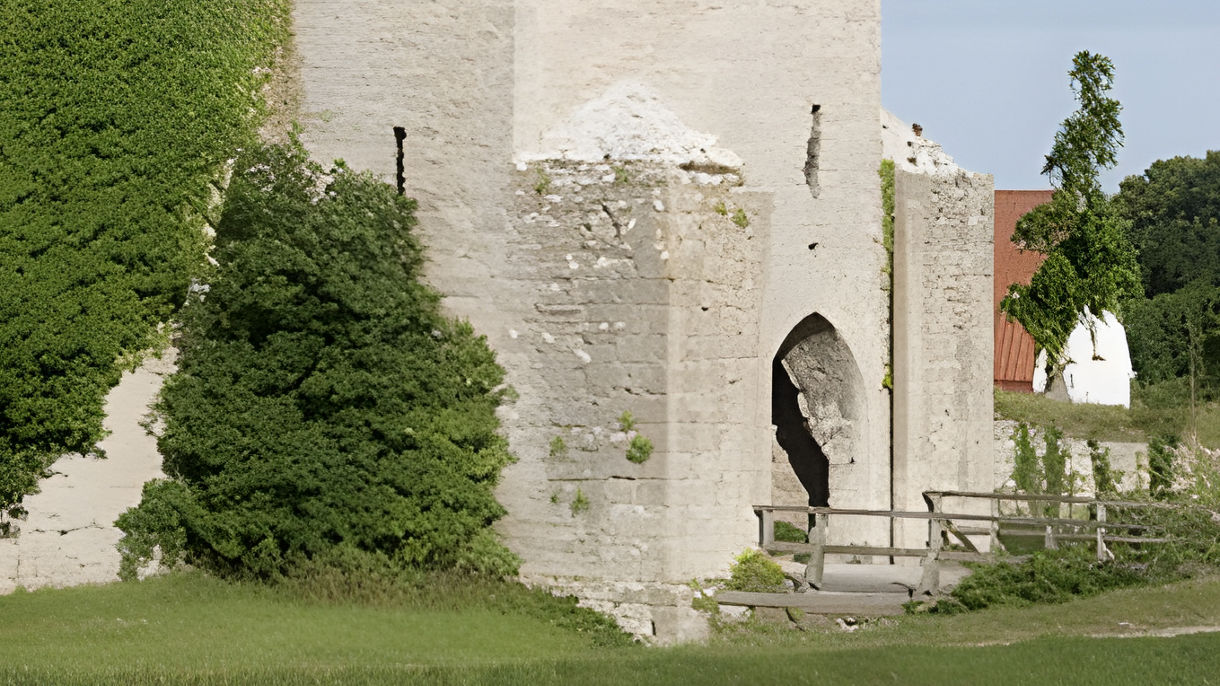 Highlights of Visby: A Town of Roses & Ruins