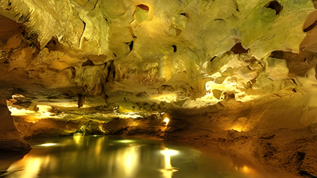 A Walk through Valencia & San Jose Cave Boat ride