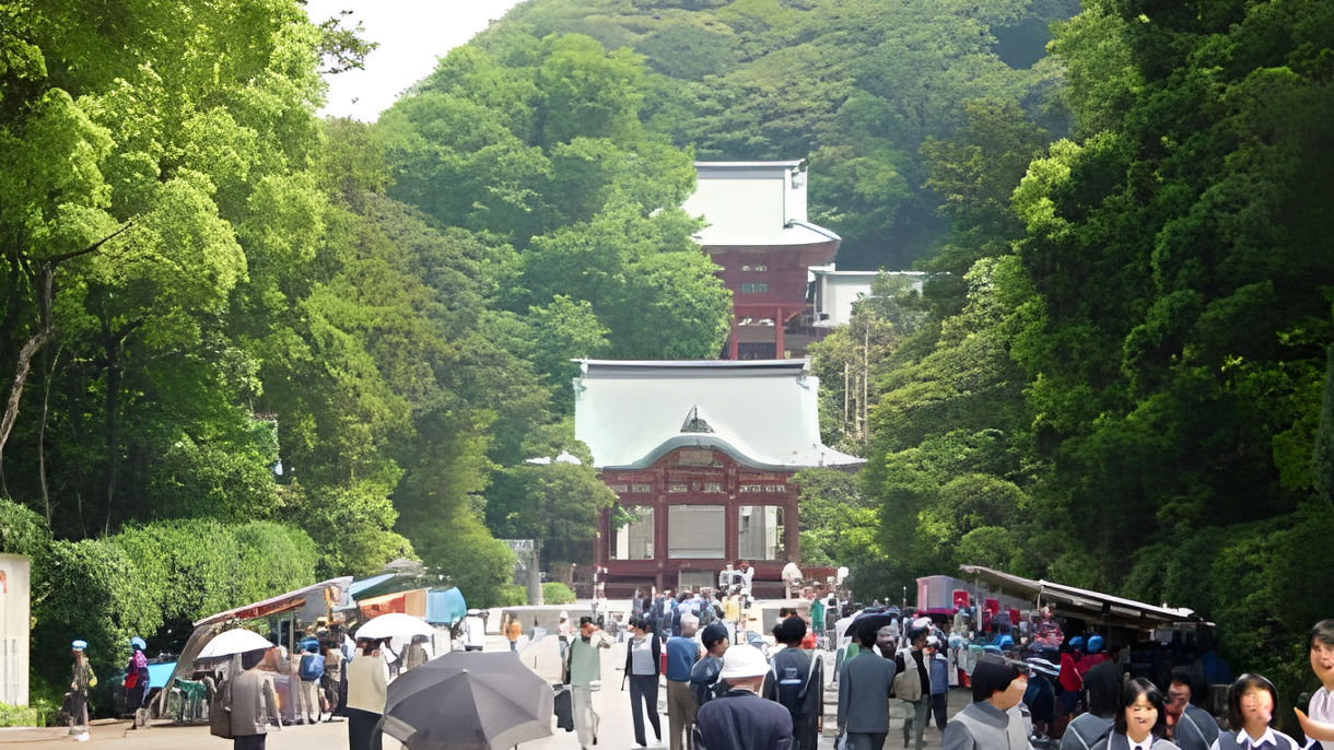 Kamakura: Image Of The Great Buddha & Shrine