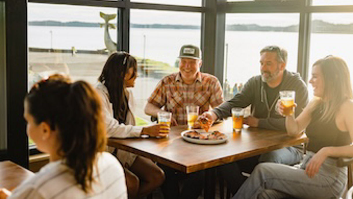 Craft Connoisseur: Behind-the-Scenes Beer Flight Experience