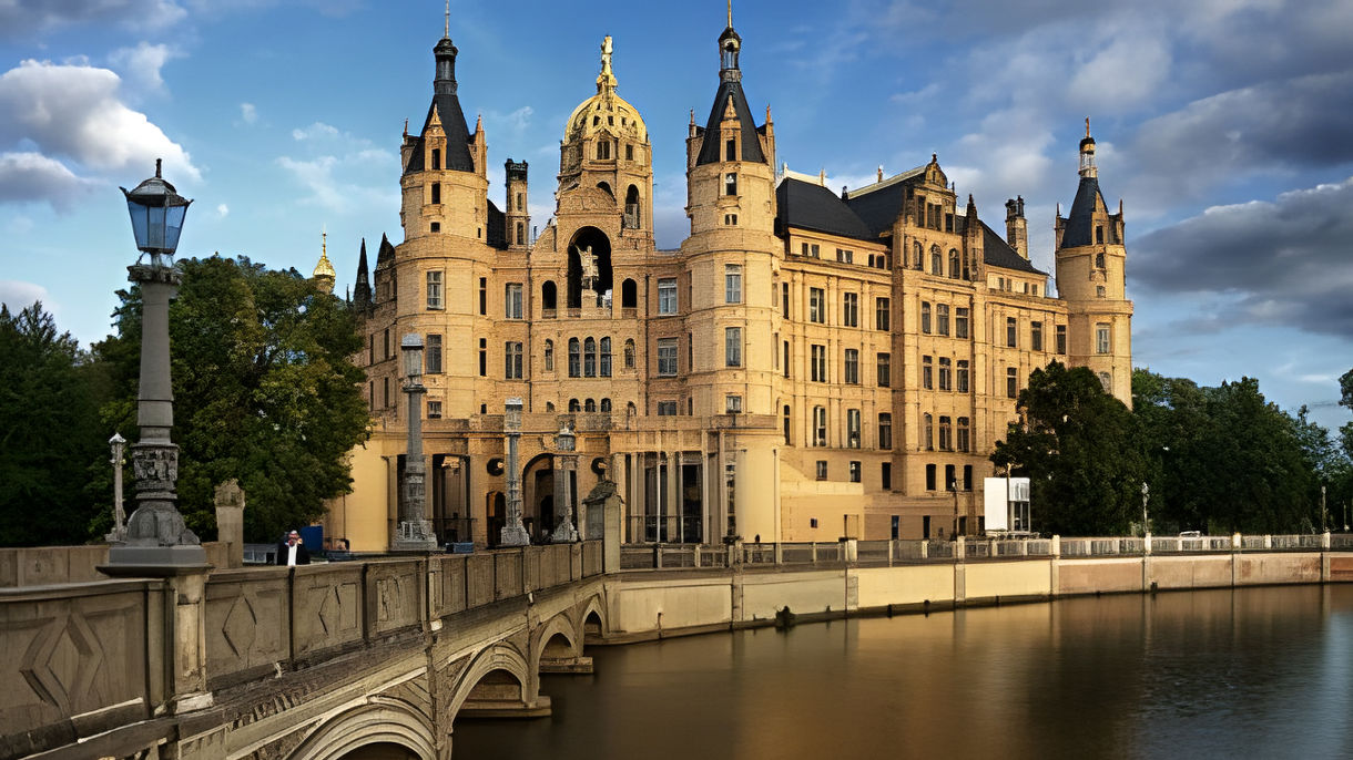 Schwerin Castle, Lake Schwerin Cruise & Rostock