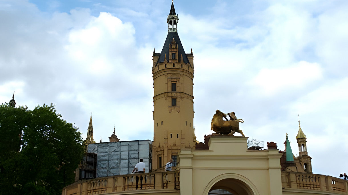 Schwerin Castle, Lake Schwerin Cruise & Rostock