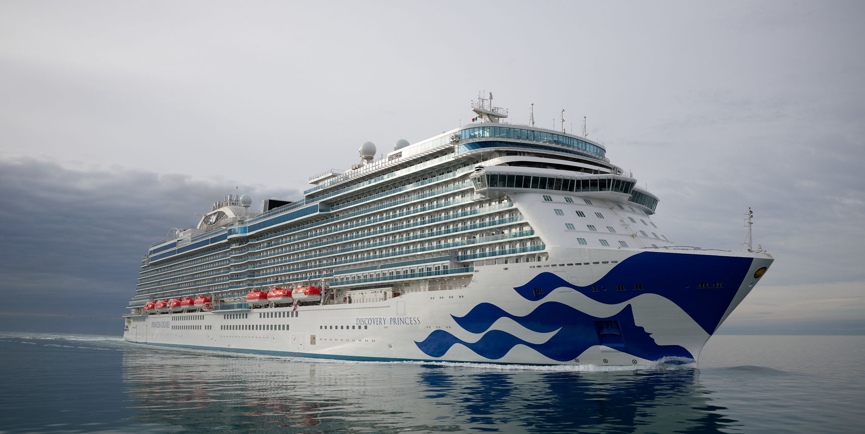 https://assets.princess.com/is/image/princesscruises/discovery-princess-at-sea-full-exterior-angle%3AHero-XL?ts=1700673597865