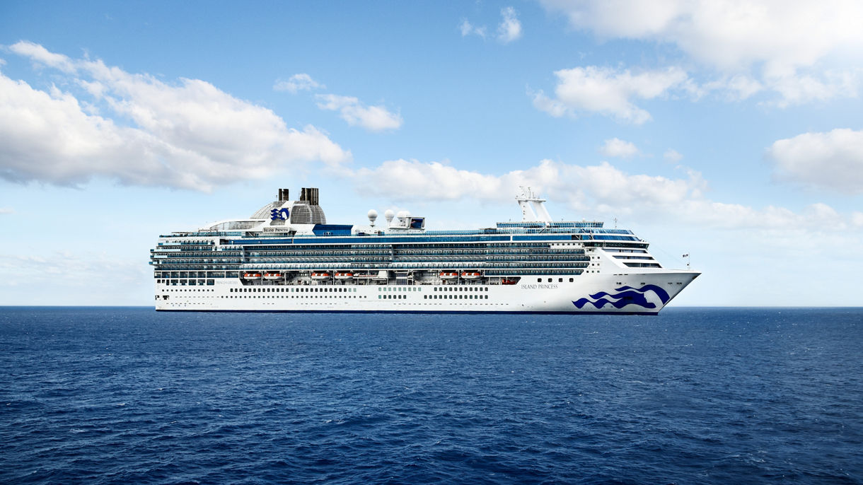 Royal Princess cruise ship at sea