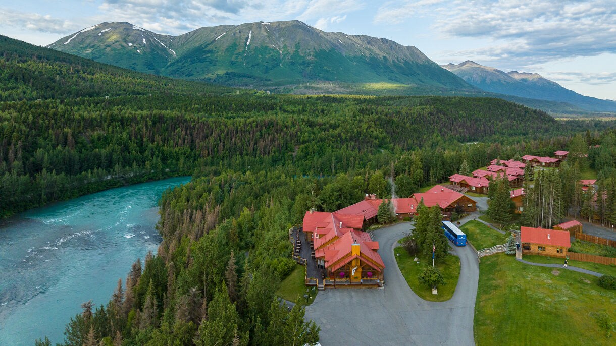 Overlooking the Kenai River – Kenai Princess Wilderness Lodge®.