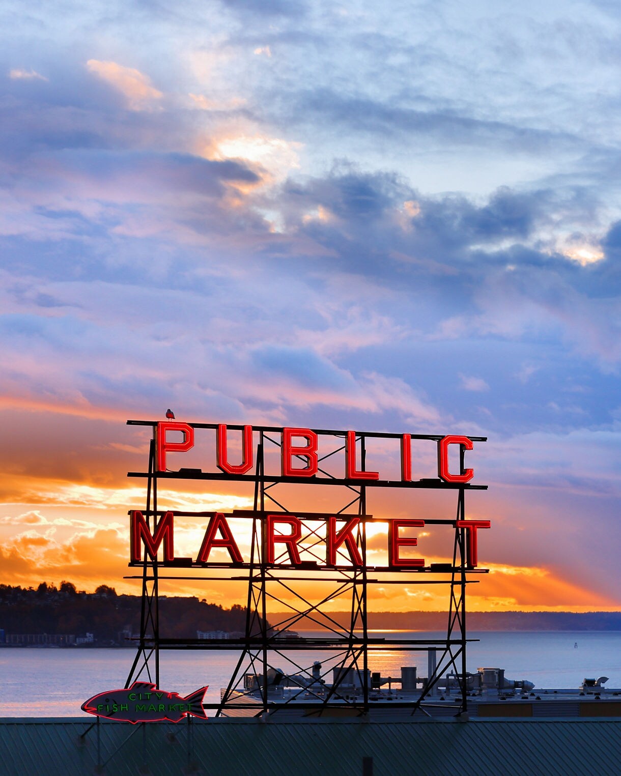 Discover the flavors and treasures of the Pike Place Market.