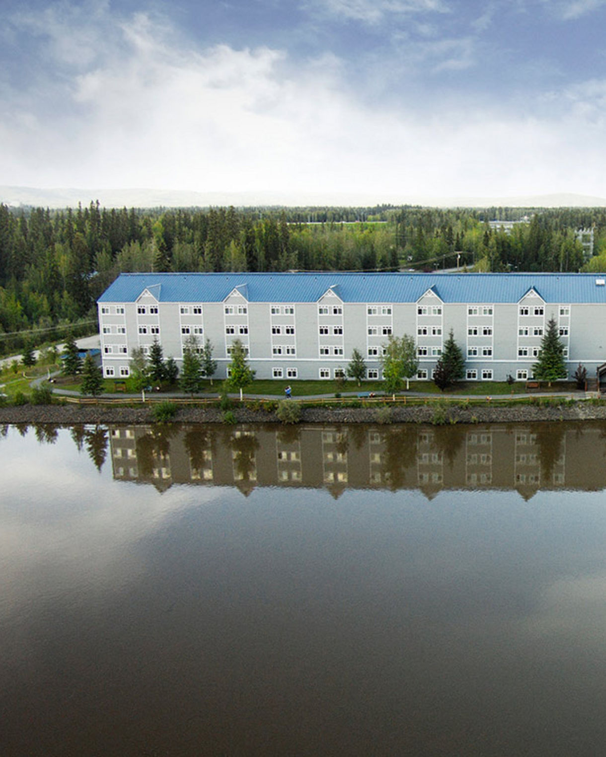 Fairbanks Princess Riverside Lodge aerial view.