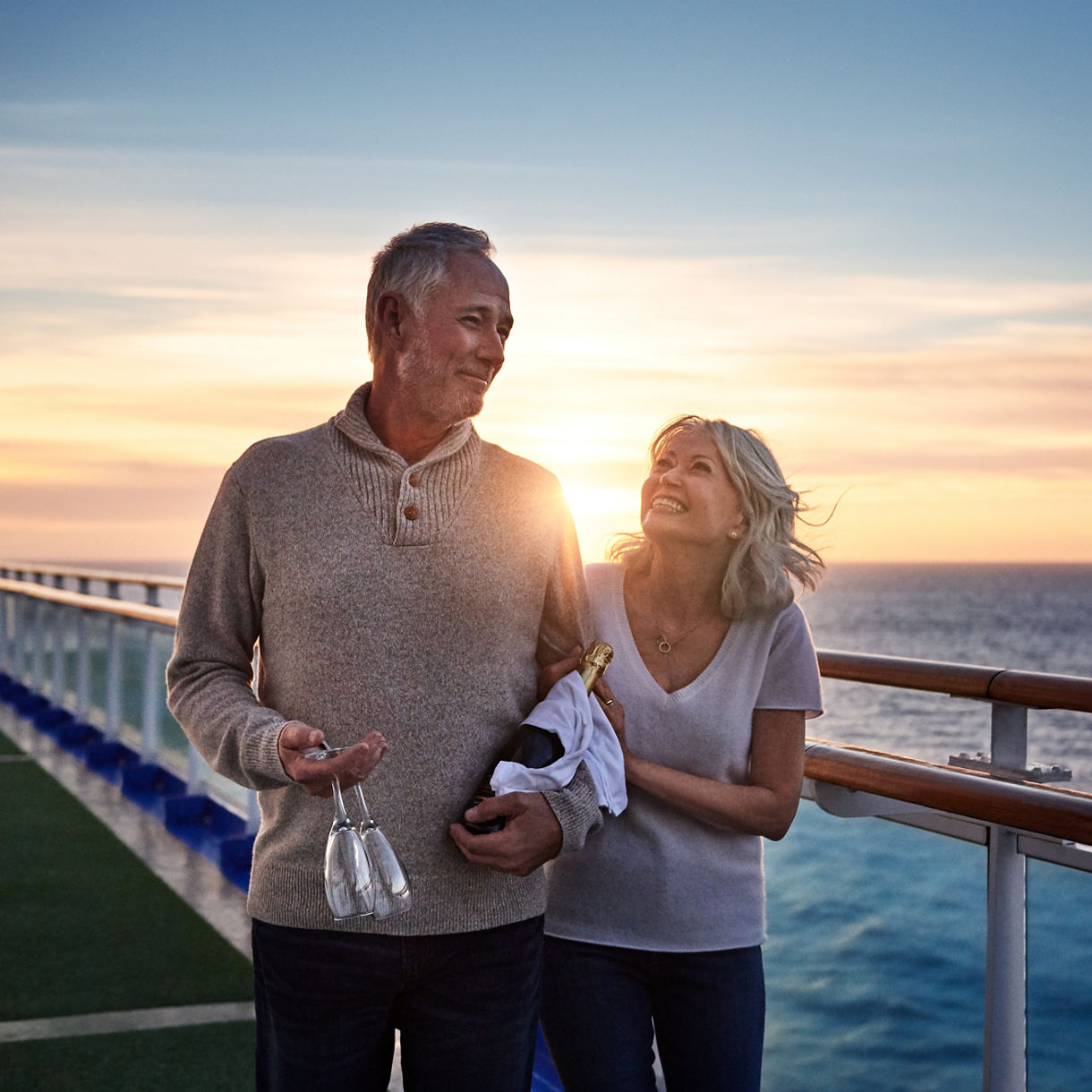 couple-with-wine-glasses