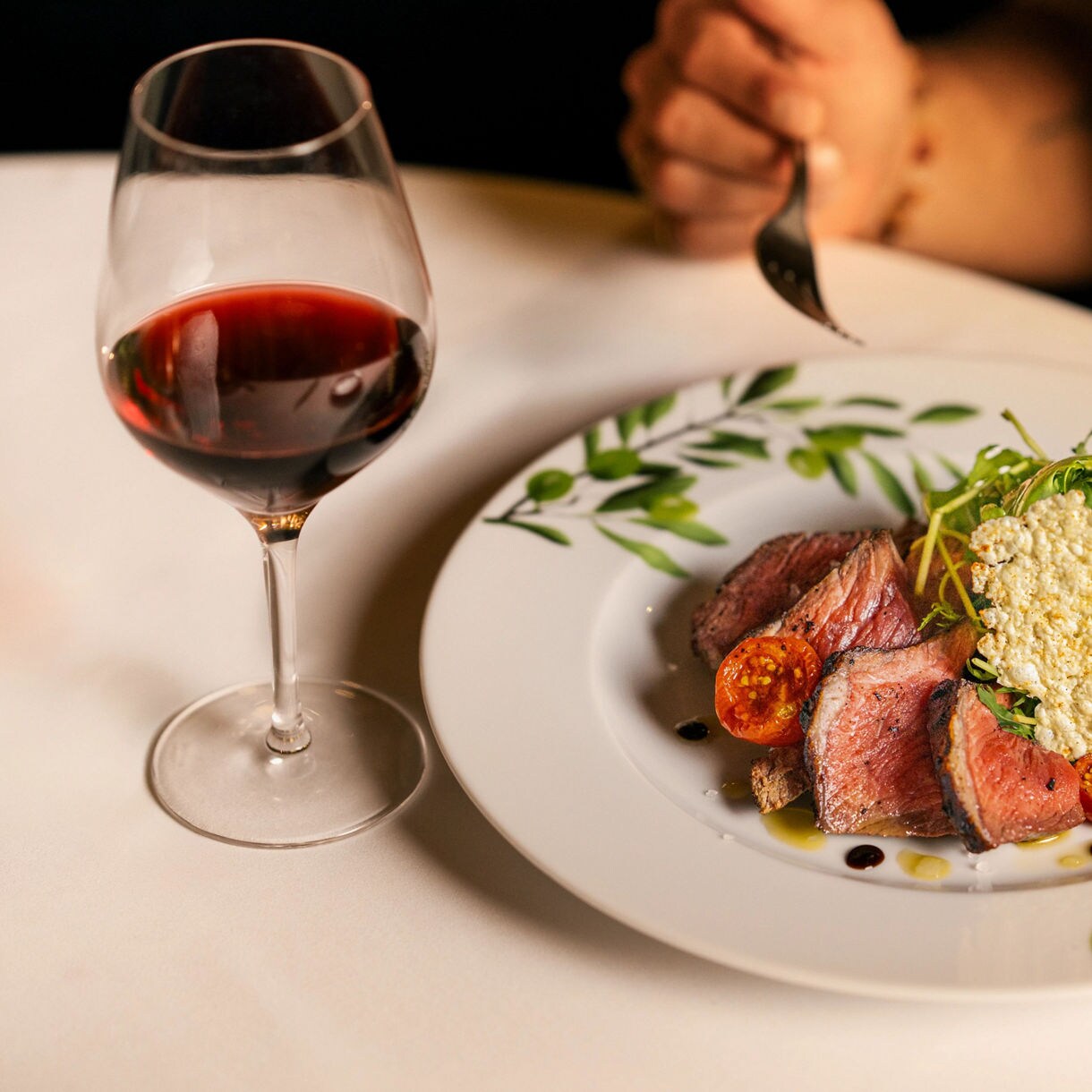 This Tagliata Di Manzo con Rucola e Scaglie Di Parmigiano con Glassa Di Balsamico is a celebration of rich Tuscan flavors.