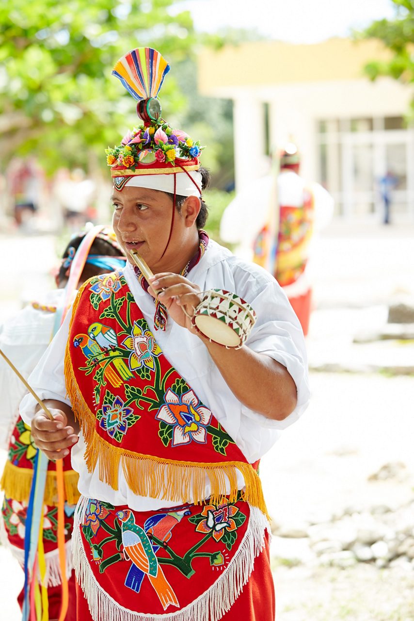 tulum mexico street performer